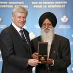 Award Photo PMVA Bains-Stephen Harper PM March 18,  2015_R1_0303.resized.resized