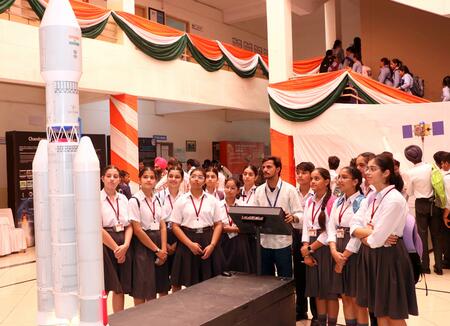 Students watching different models of ISRO in Exhibition Held at GGI, Khanna 1.resized